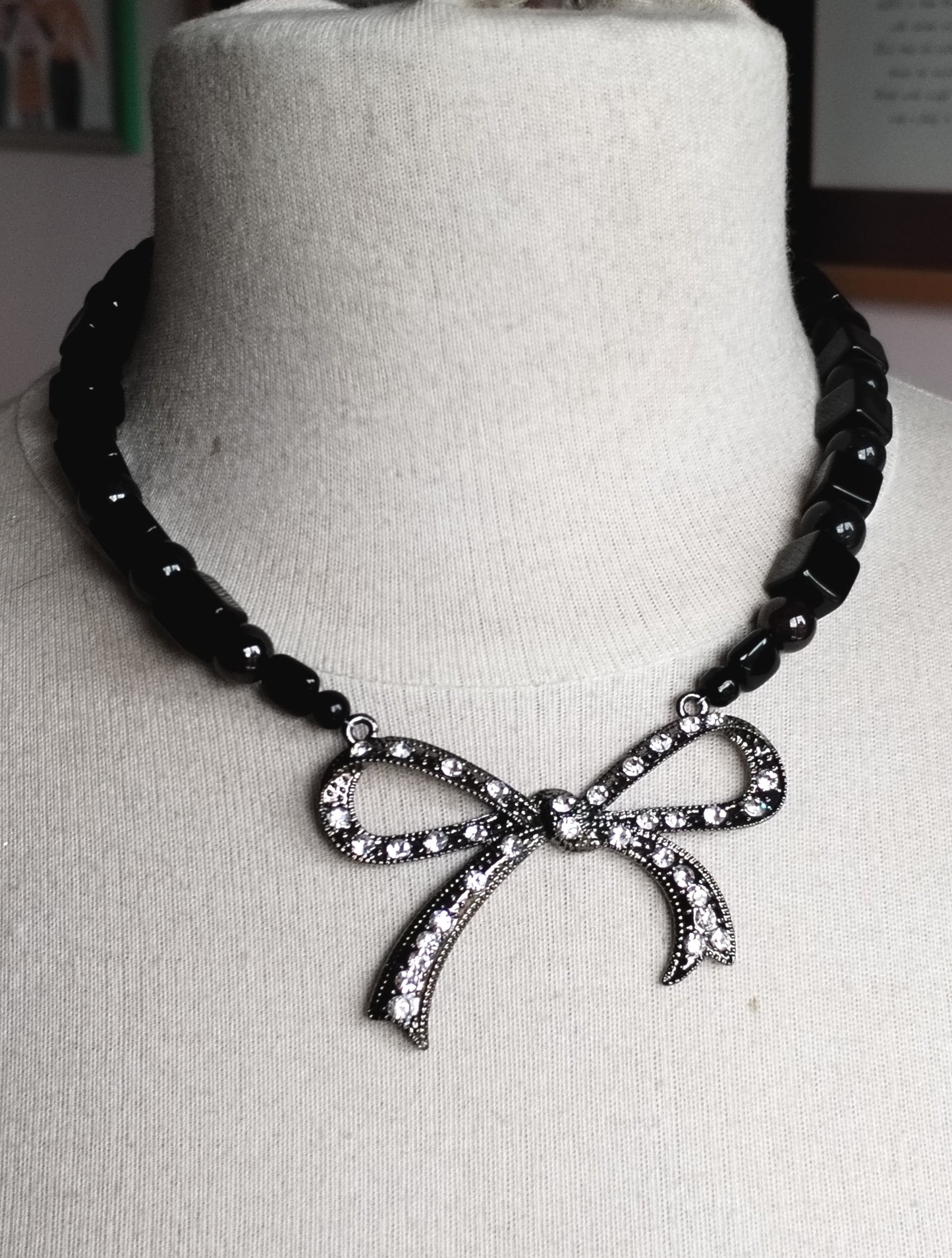 Reworked chunky bow necklace