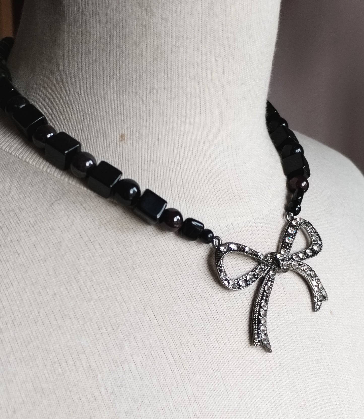 Reworked chunky bow necklace