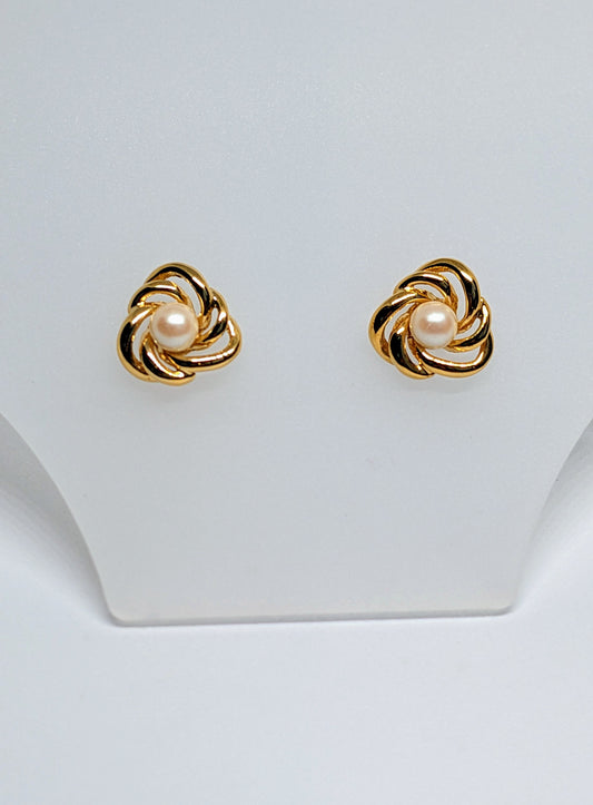 Swirls & pearl studs