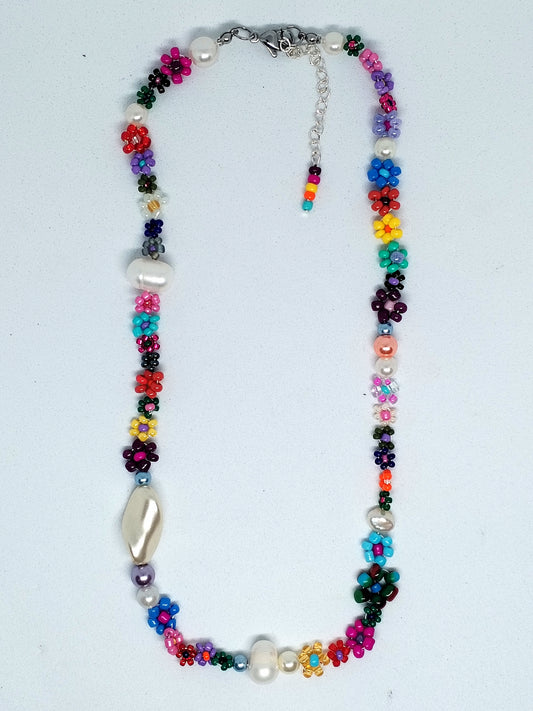 Floral & pearl beaded necklace