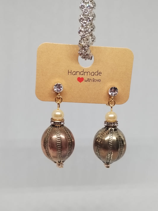 Gold & pearl drop clip on earrings